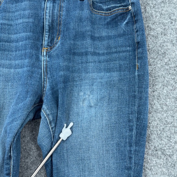 GUESS 1981 Skinny Jeans Womens 31 Medium Wash Blue Denim WBBAB4D4LU1 - Picture 8 of 8